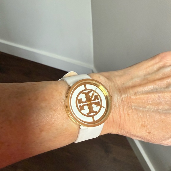 Tory Burch Watch - Picture 15 of 16